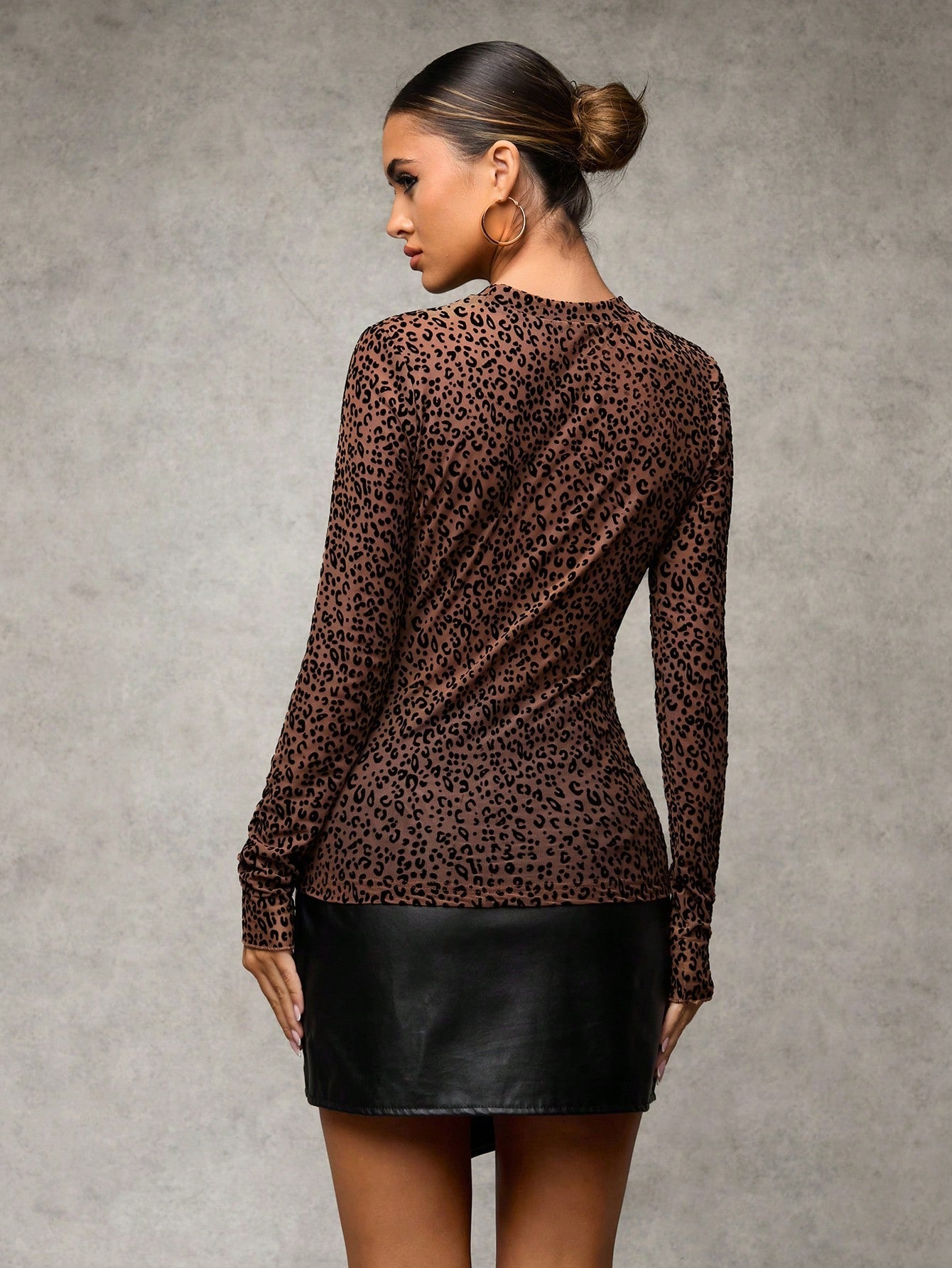Blusa Tule Com Estampa Animal E Transparência Sem Bojo