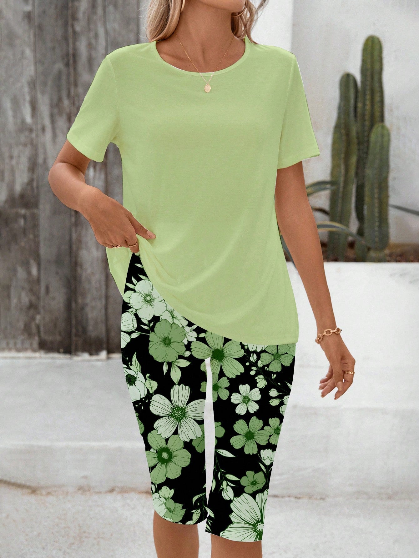 Conjunto Casual Com Blusa Básica E Legging Estampada Floral