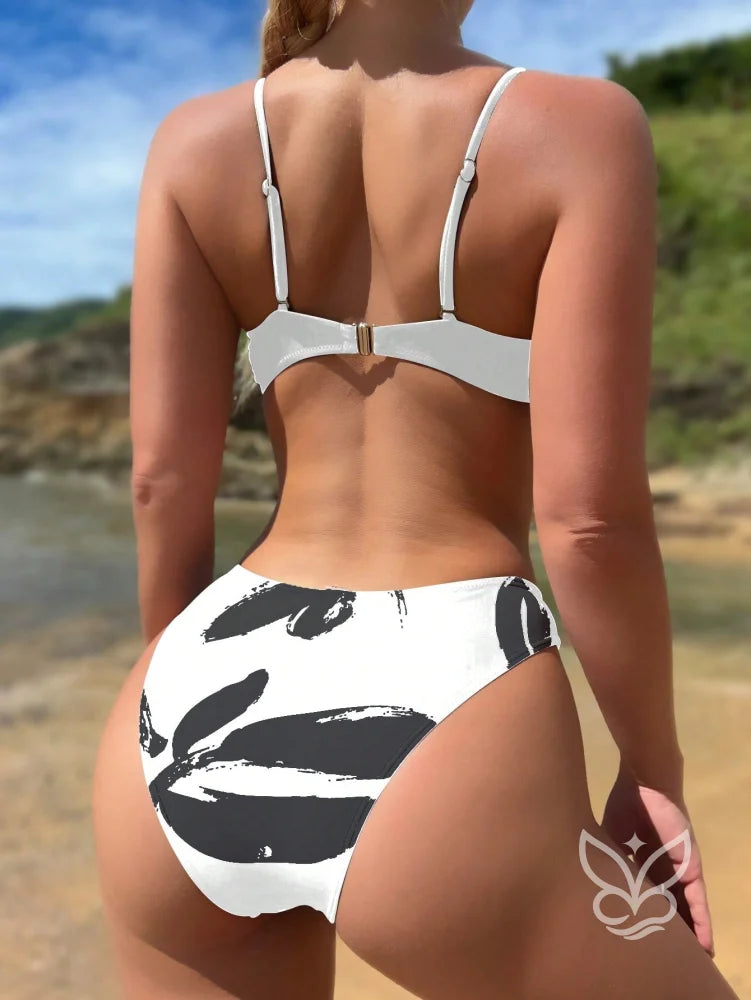 Biquíni Bandeau Push Up Com Saída Saia Peplum Biquíni Bandeau Push Up Com Saída Saia Peplum