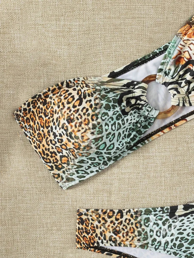 Biquíni Tomara Que Caia Animal Print Com Argola Central Biquíni Tomara Que Caia Animal Print Com Argola Central
