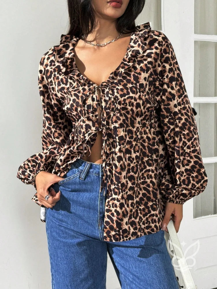 Blusa Animal Print com Laço no Decote e Manga Longa Blusa Animal Print com Laço no Decote e Manga Longa