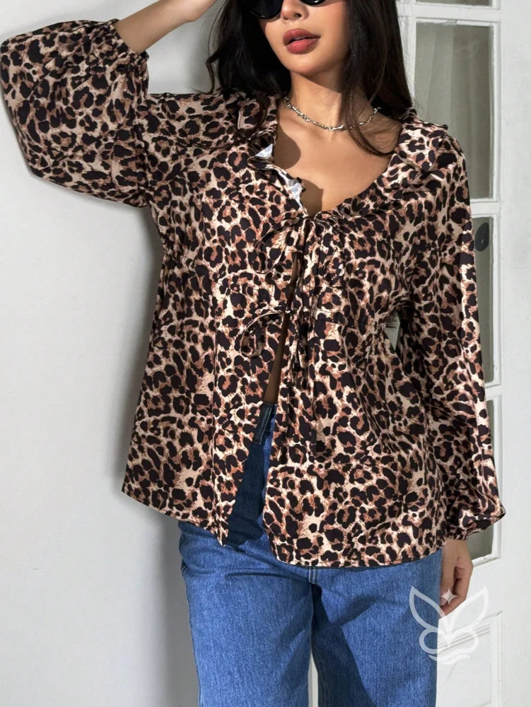 Blusa Animal Print com Laço no Decote e Manga Longa Blusa Animal Print com Laço no Decote e Manga Longa