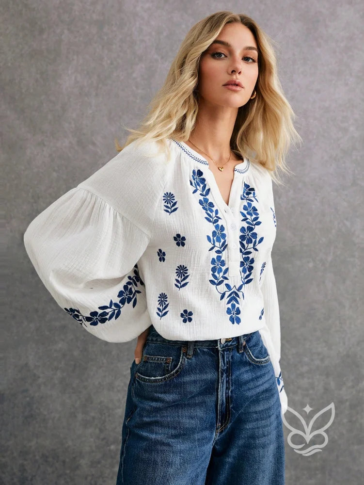 Blusa Boho de Algodão com Bordado Azul e Manga Longa Blusa Boho de Algodão com Bordado Azul e Manga Longa