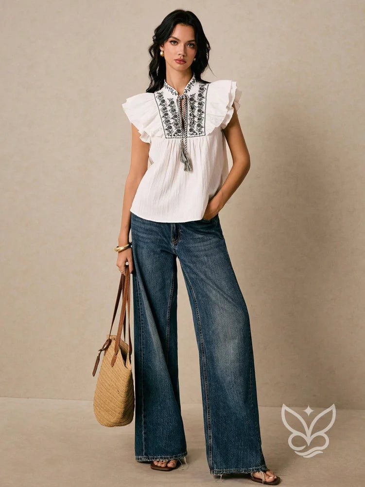 Blusa Bordada Com Babados E Gola Com Amarração Blusa Bordada Com Babados E Gola Com Amarração