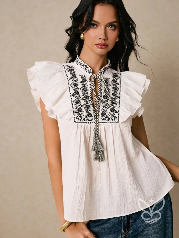 Blusa Bordada Com Babados E Gola Com Amarração Blusa Bordada Com Babados E Gola Com Amarração