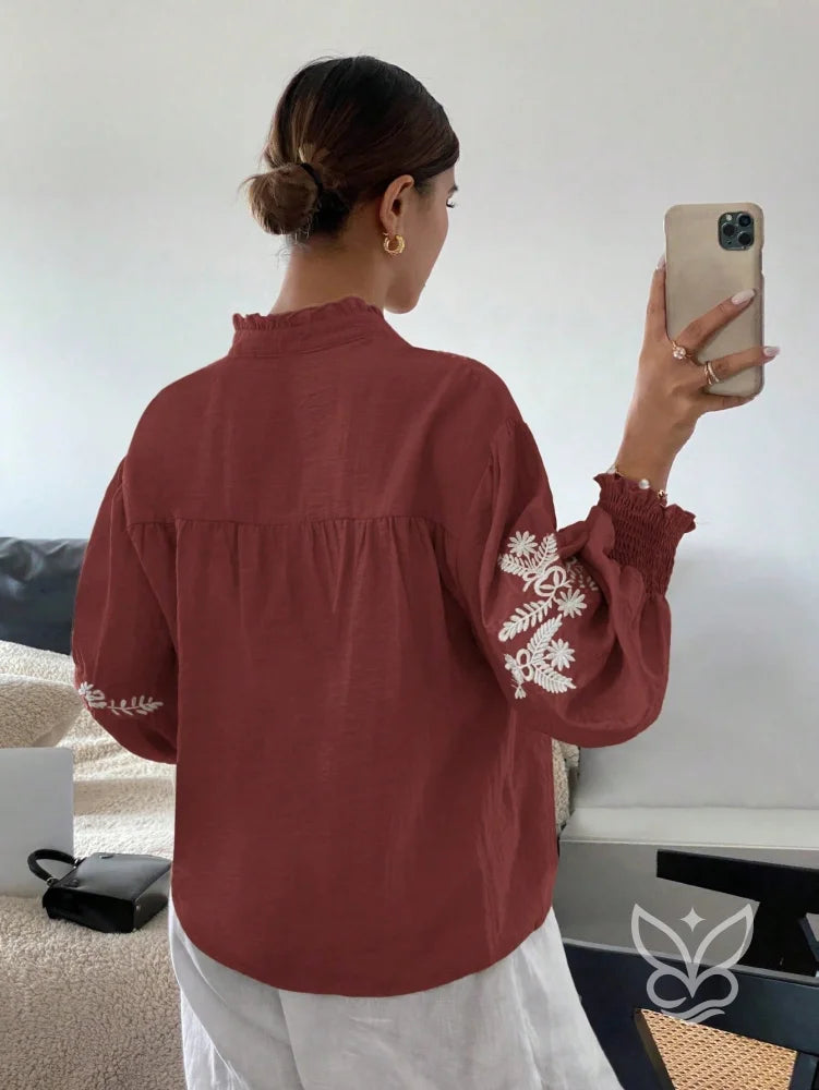 Blusa Bordada Com Botões E Mangas Longas Bufantes Blusa Bordada Com Botões E Mangas Longas Bufantes