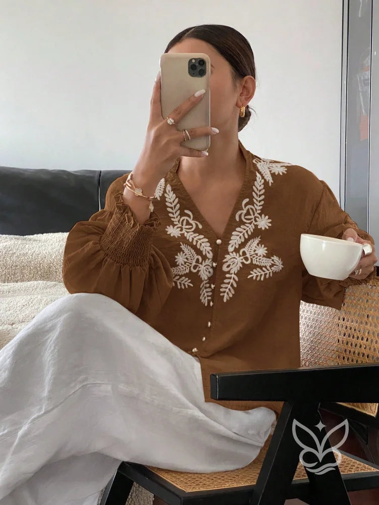 Blusa Bordada Com Botões E Mangas Longas Bufantes Blusa Bordada Com Botões E Mangas Longas Bufantes