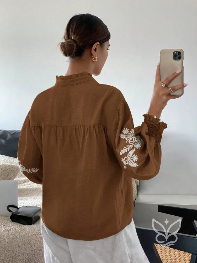 Blusa Bordada Com Botões E Mangas Longas Bufantes Blusa Bordada Com Botões E Mangas Longas Bufantes