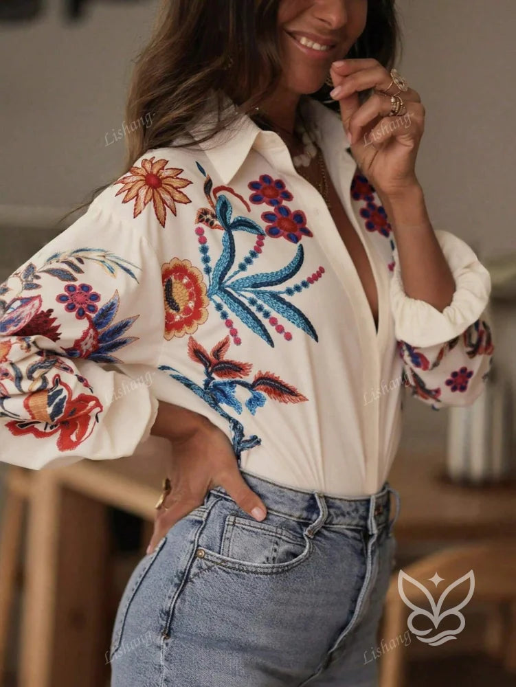 Blusa com Bordado Floral Colorido e Manga Longa Boho Blusa com Bordado Floral Colorido e Manga Longa Boho