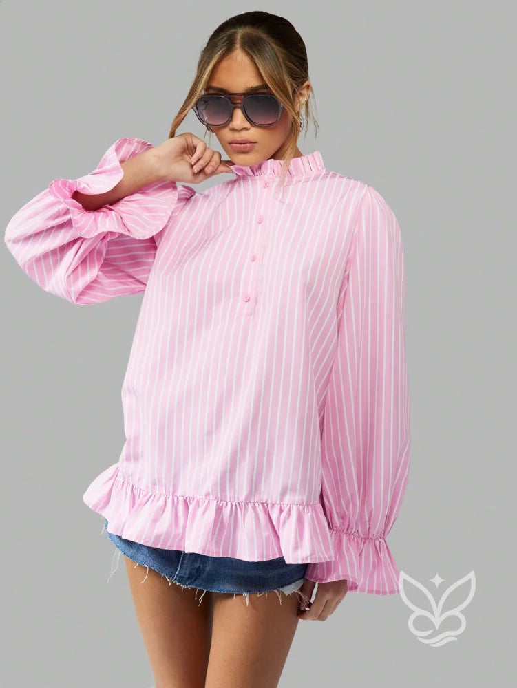Blusa Com Gola Victoriana Babados E Manga Bufante Com Botões Blusa Com Gola Victoriana Babados E Manga Bufante Com