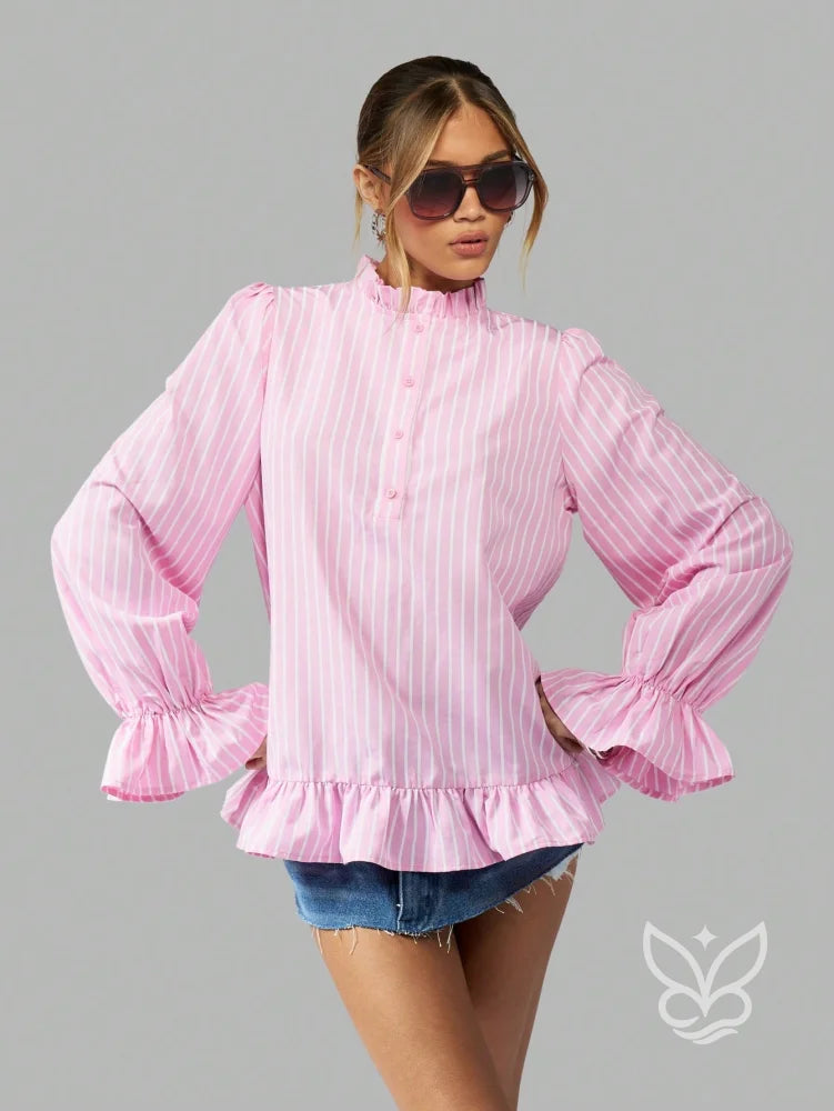 Blusa Com Gola Victoriana Babados E Manga Bufante Com Botões Blusa Com Gola Victoriana Babados E Manga Bufante Com
