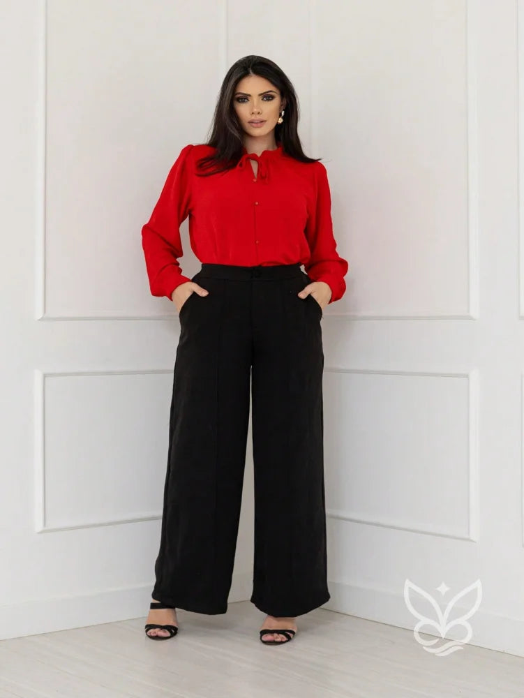Blusa com Laço na Gola e Manga Longa Sofisticada Blusa com Laço na Gola e Manga Longa Sofisticada
