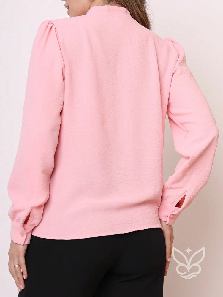 Blusa com Laço na Gola e Manga Longa Sofisticada Blusa com Laço na Gola e Manga Longa Sofisticada