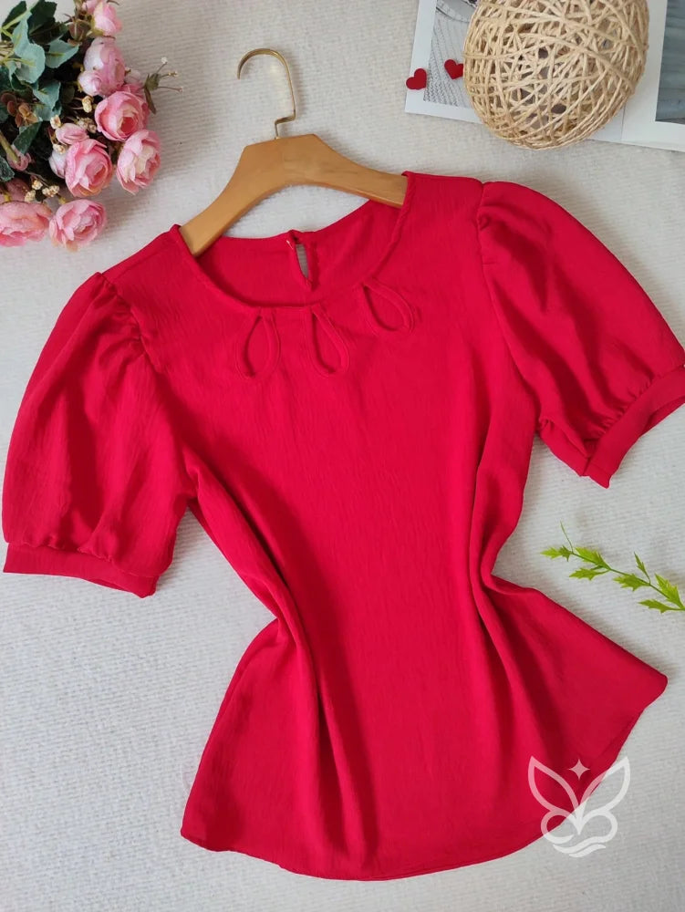Blusa com Recortes Vazados e Manga Bufante Moderna Blusa com Recortes Vazados e Manga Bufante Moderna