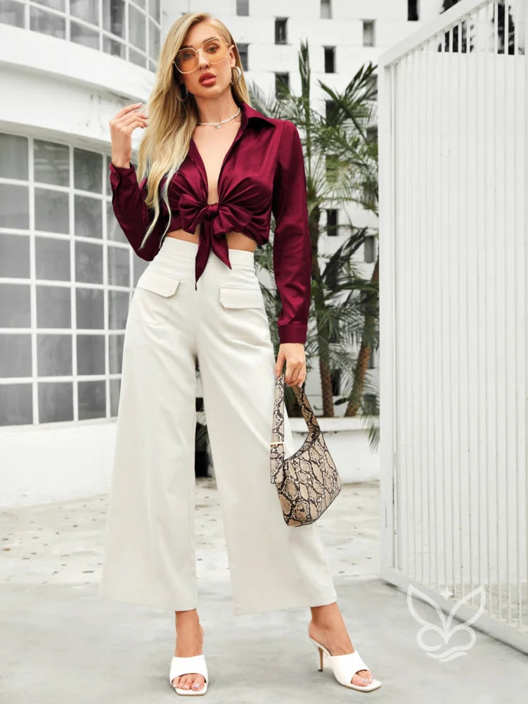 Blusa Cropped Em Cetim Com Amarração Frontal Sofisticada Blusa Cropped Em Cetim Com Amarração Frontal Sofisticada