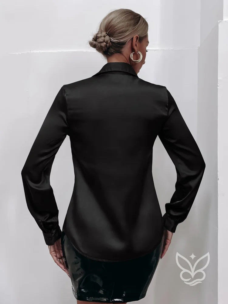 Blusa de Cetim com Botões e Decote Profundo Blusa de Cetim com Botões e Decote Profundo