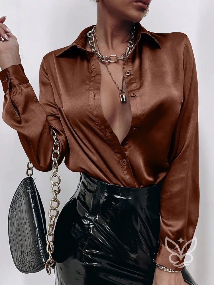 Blusa de Cetim com Botões e Decote Profundo Castanho / P Blusa de Cetim com Botões e Decote Profundo