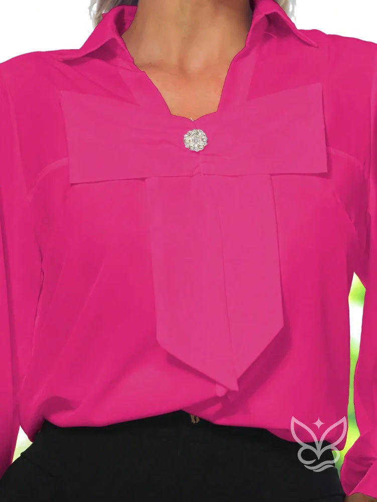 Blusa de Manga Longa com Lapela e Caimento Sofisticado Blusa de Manga Longa com Lapela e Caimento Sofisticado