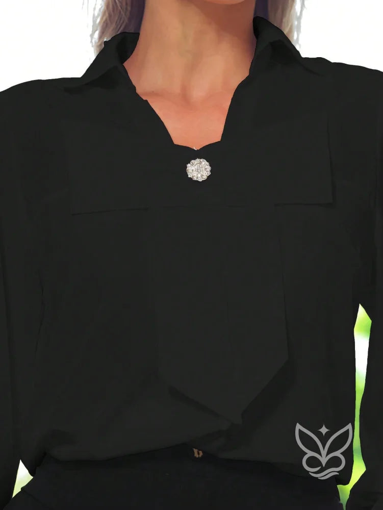 Blusa de Manga Longa com Lapela e Caimento Sofisticado Blusa de Manga Longa com Lapela e Caimento Sofisticado