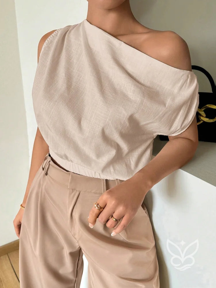 Blusa de Um Ombro com Caimento Solto e Elegante Blusa de Um Ombro com Caimento Solto e Elegante