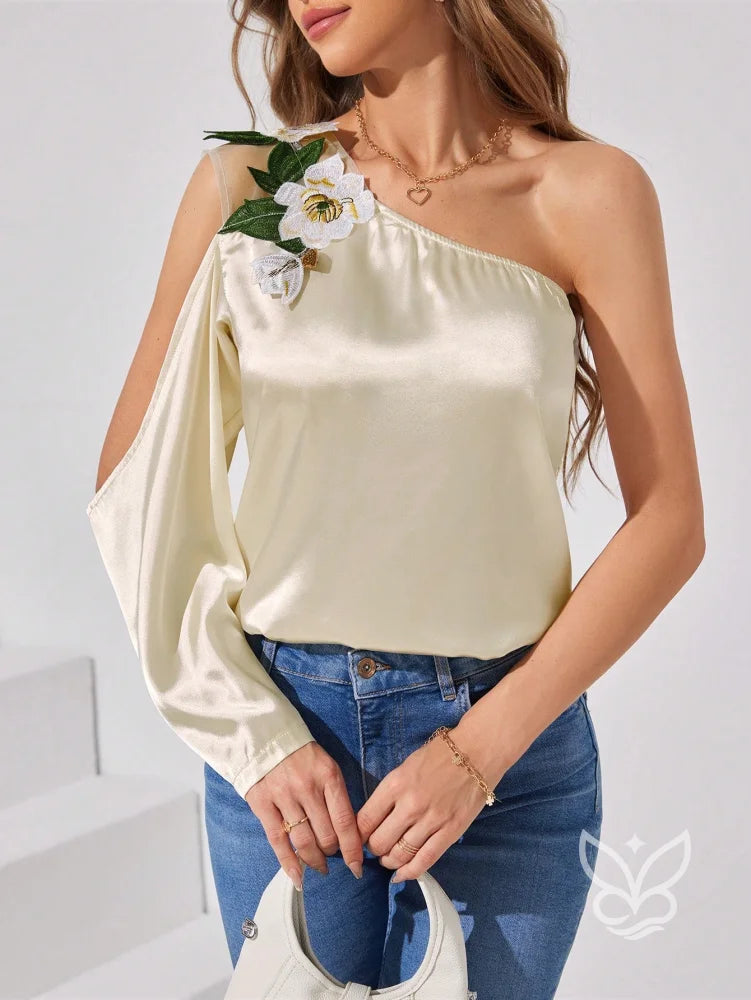Blusa De Um Ombro Só Em Cetim Com Flor Aplicada Blusa De Um Ombro Só Em Cetim Com Flor Aplicada
