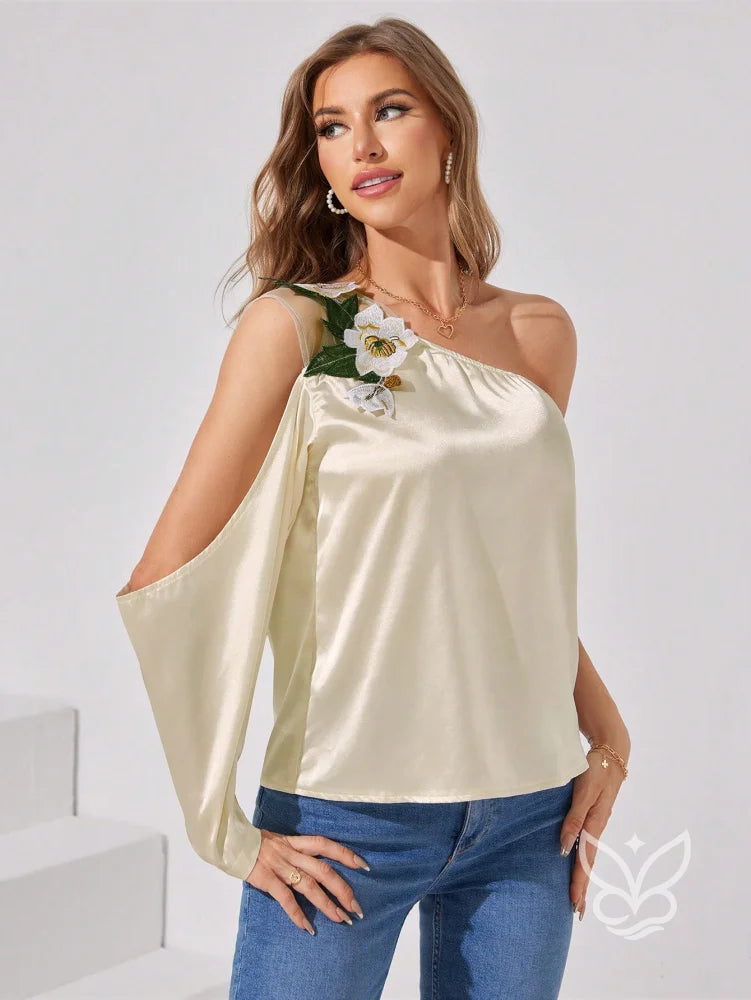 Blusa De Um Ombro Só Em Cetim Com Flor Aplicada Blusa De Um Ombro Só Em Cetim Com Flor Aplicada