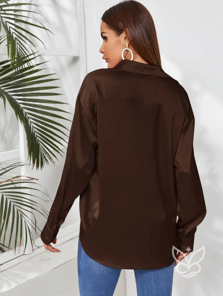 Blusa Em Cetim Com Botões Frontais E Gola Elegante Blusa Em Cetim Com Botões Frontais E Gola Elegante