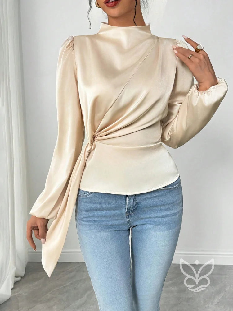 Blusa Em Cetim Com Gola Alta E Amarração Lateral Blusa Em Cetim Com Gola Alta E Amarração Lateral