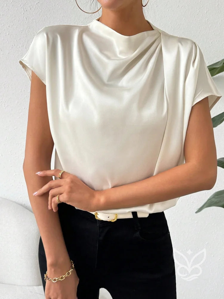 Blusa Em Cetim Com Gola Degagê E Caimento Fluido Blusa Em Cetim Com Gola Degagê E Caimento Fluido