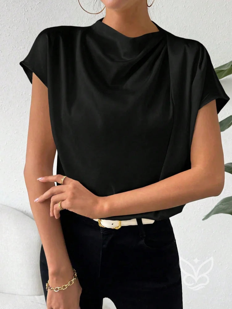 Blusa Em Cetim Com Gola Degagê E Caimento Fluido Blusa Em Cetim Com Gola Degagê E Caimento Fluido