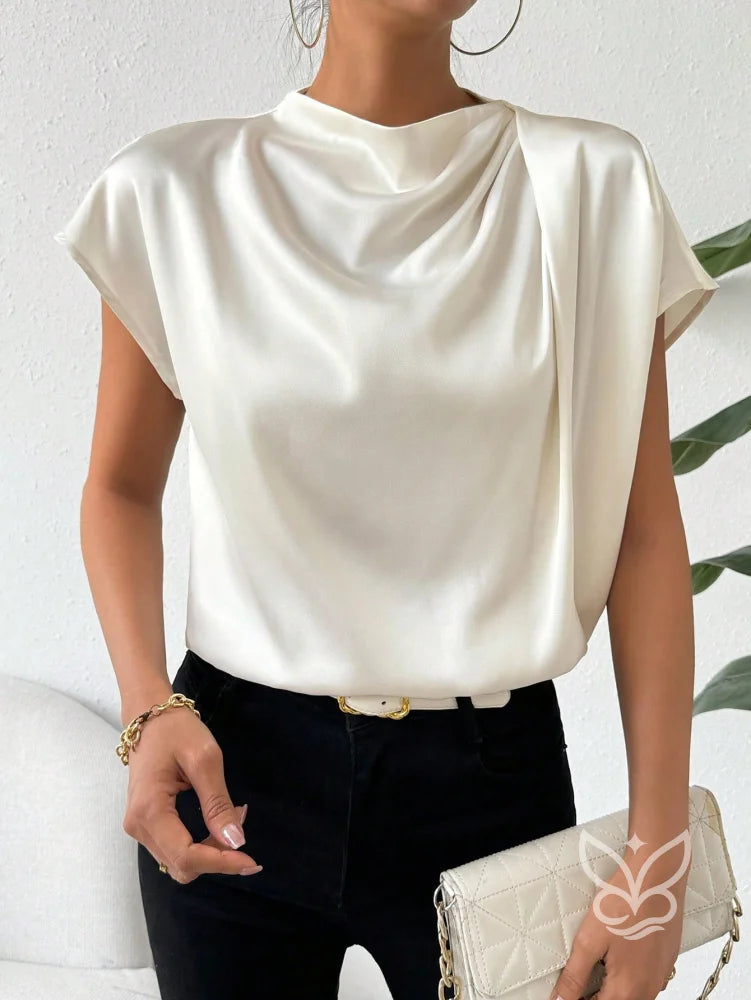 Blusa Em Cetim Com Gola Degagê E Caimento Fluido Blusa Em Cetim Com Gola Degagê E Caimento Fluido