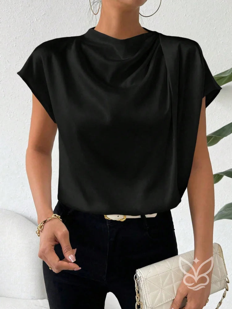 Blusa Em Cetim Com Gola Degagê E Caimento Fluido Blusa Em Cetim Com Gola Degagê E Caimento Fluido
