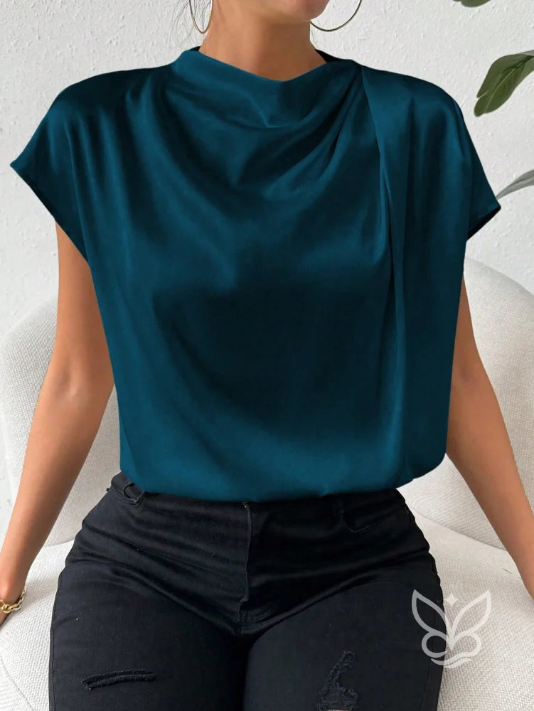 Blusa Em Cetim Com Gola Degagê E Caimento Fluido Blusa Em Cetim Com Gola Degagê E Caimento Fluido