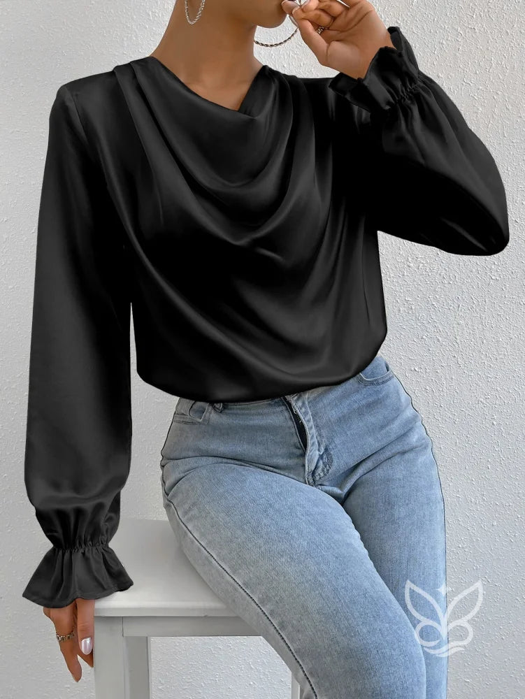 Blusa Em Cetim Com Gola Degagê E Manga Bufante Detalhada Blusa Em Cetim Com Gola Degagê E Manga Bufante Detalhada
