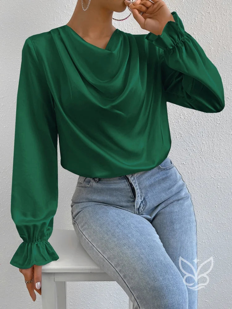 Blusa Em Cetim Com Gola Degagê E Manga Bufante Detalhada Blusa Em Cetim Com Gola Degagê E Manga Bufante Detalhada