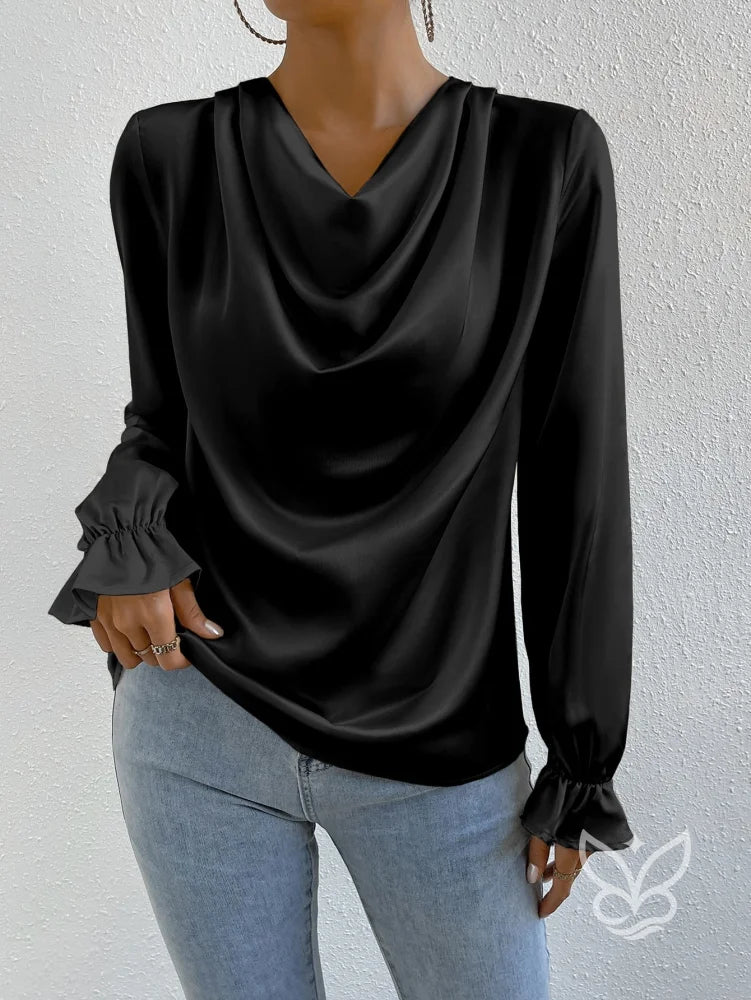 Blusa Em Cetim Com Gola Degagê E Manga Bufante Detalhada Blusa Em Cetim Com Gola Degagê E Manga Bufante Detalhada