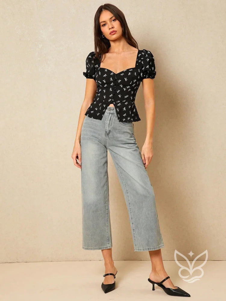 Blusa Floral Com Decote Coração E Mangas Bufantes Blusa Floral Com Decote Coração E Mangas Bufantes