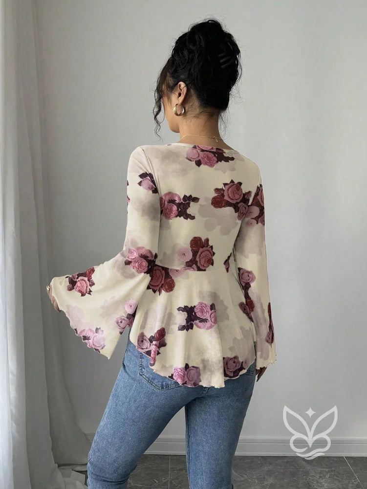 Blusa Floral Transparente Com Manga Flare E Laço Frontal Blusa Floral Transparente Com Manga Flare E Laço Frontal