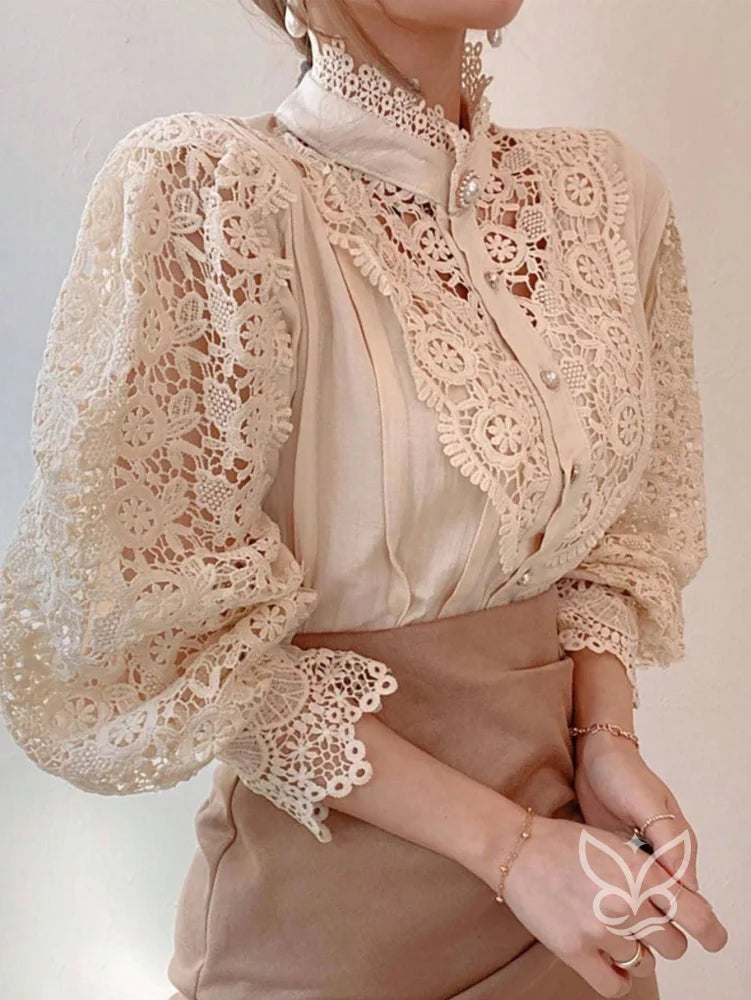 Blusa Gola Alta com Renda Guipir e Manga Bufante Blusa Gola Alta com Renda Guipir e Manga Bufante