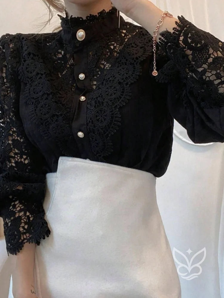 Blusa Gola Alta com Renda Guipir e Manga Bufante Blusa Gola Alta com Renda Guipir e Manga Bufante