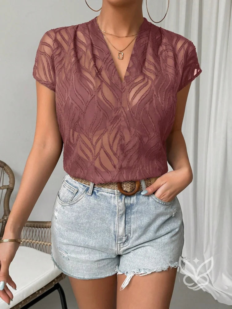 Blusa Jacquard Decote V Com Manga Curta E Caimento Sofisticado Blusa Jacquard Decote V Com Manga Curta E Caimento
