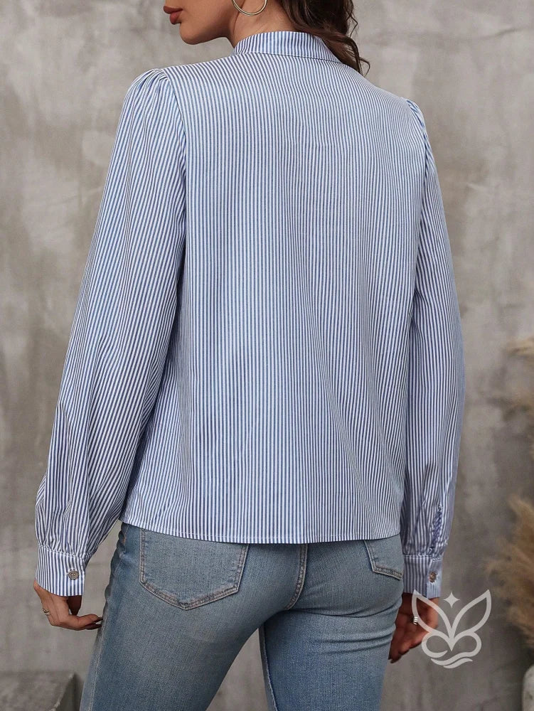 Blusa Manga Longa Com Gola Alta E Fechamento Por Botões Blusa Manga Longa Com Gola Alta E Fechamento Por Botões