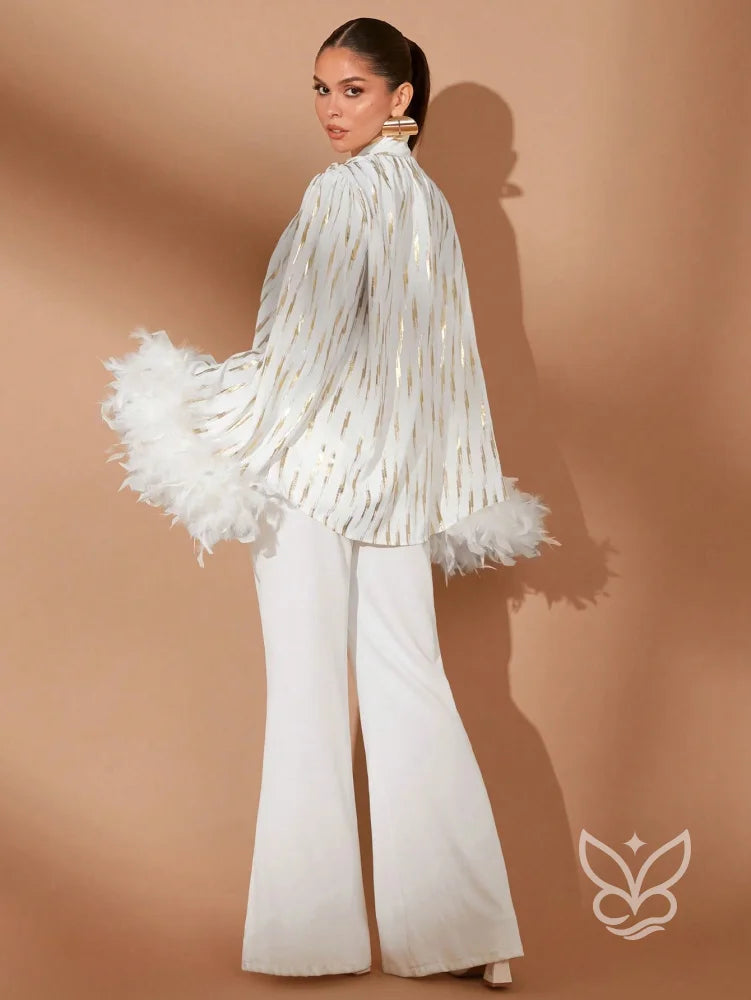 Blusa Manga Longa Com Gola Laço E Detalhes Em Plumas Blusa Manga Longa Com Gola Laço E Detalhes Em Plumas