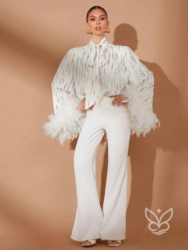 Blusa Manga Longa Com Gola Laço E Detalhes Em Plumas Blusa Manga Longa Com Gola Laço E Detalhes Em Plumas
