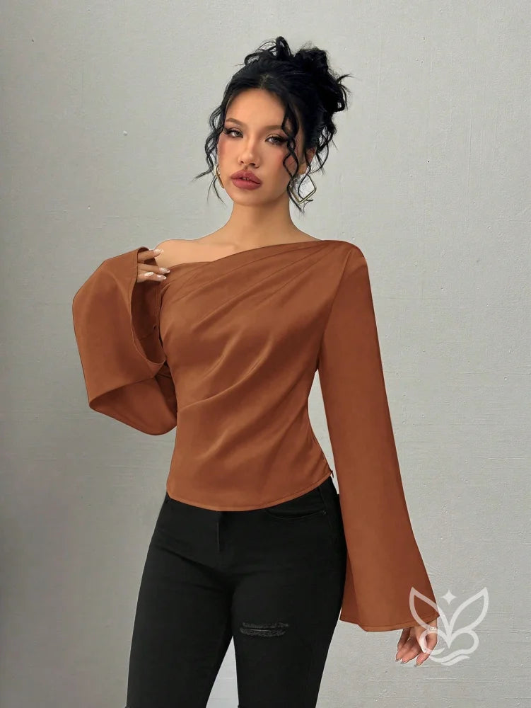 Blusa Ombro a Ombro Com Manga Longa E Cintura Ajustada Blusa Ombro a Ombro Com Manga Longa E Cintura Ajustada