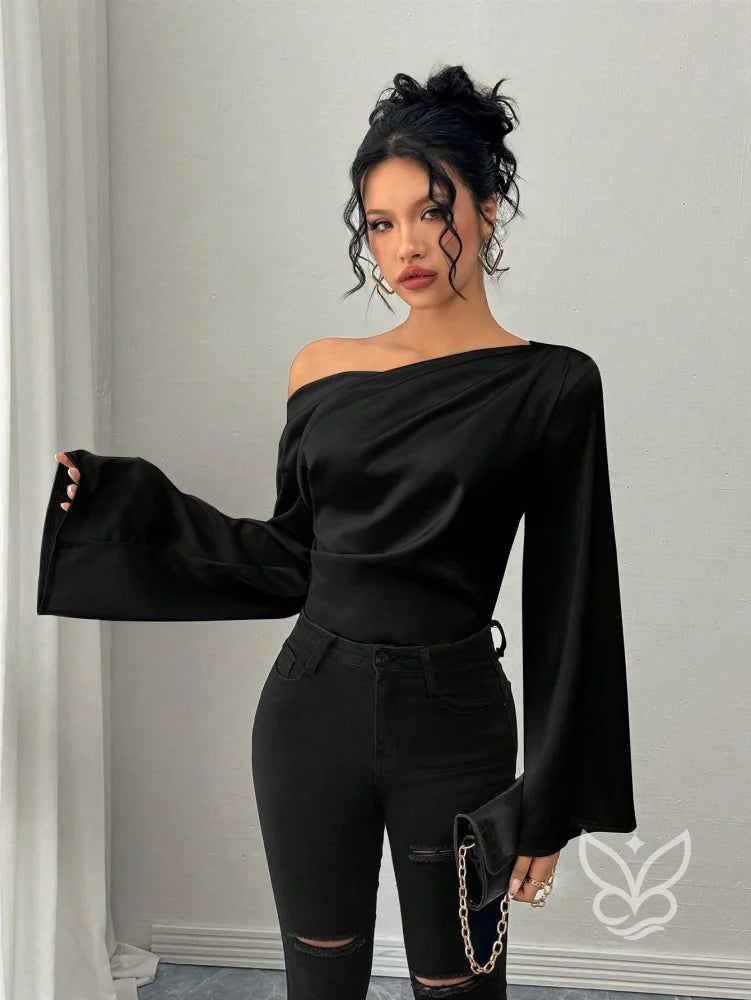 Blusa Ombro a Ombro Com Manga Longa E Cintura Ajustada Blusa Ombro a Ombro Com Manga Longa E Cintura Ajustada