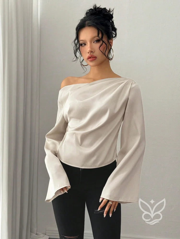 Blusa Ombro a Ombro Com Manga Longa E Cintura Ajustada Blusa Ombro a Ombro Com Manga Longa E Cintura Ajustada