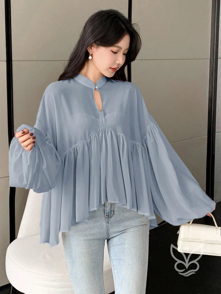 Blusa Plissada Com Gola Alta E Manga Longa Azul Bebê / PP Blusa Plissada Com Gola Alta E Manga Longa