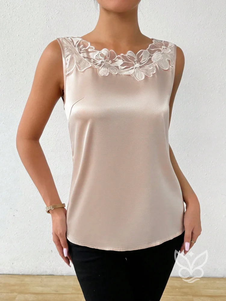Blusa Regata Em Cetim Com Bordado Floral No Decote Blusa Regata Em Cetim Com Bordado Floral No Decote