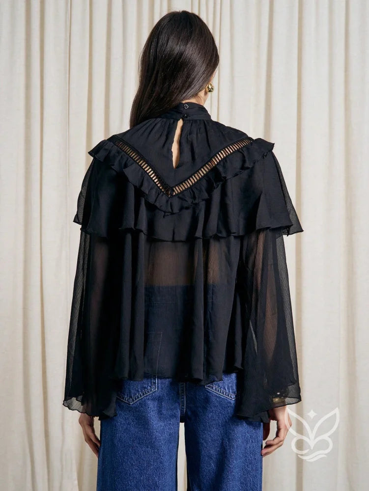 Blusa Tule Boho Com Gola Alta Babados E Manga Longa Blusa Tule Boho Com Gola Alta Babados E Manga Longa